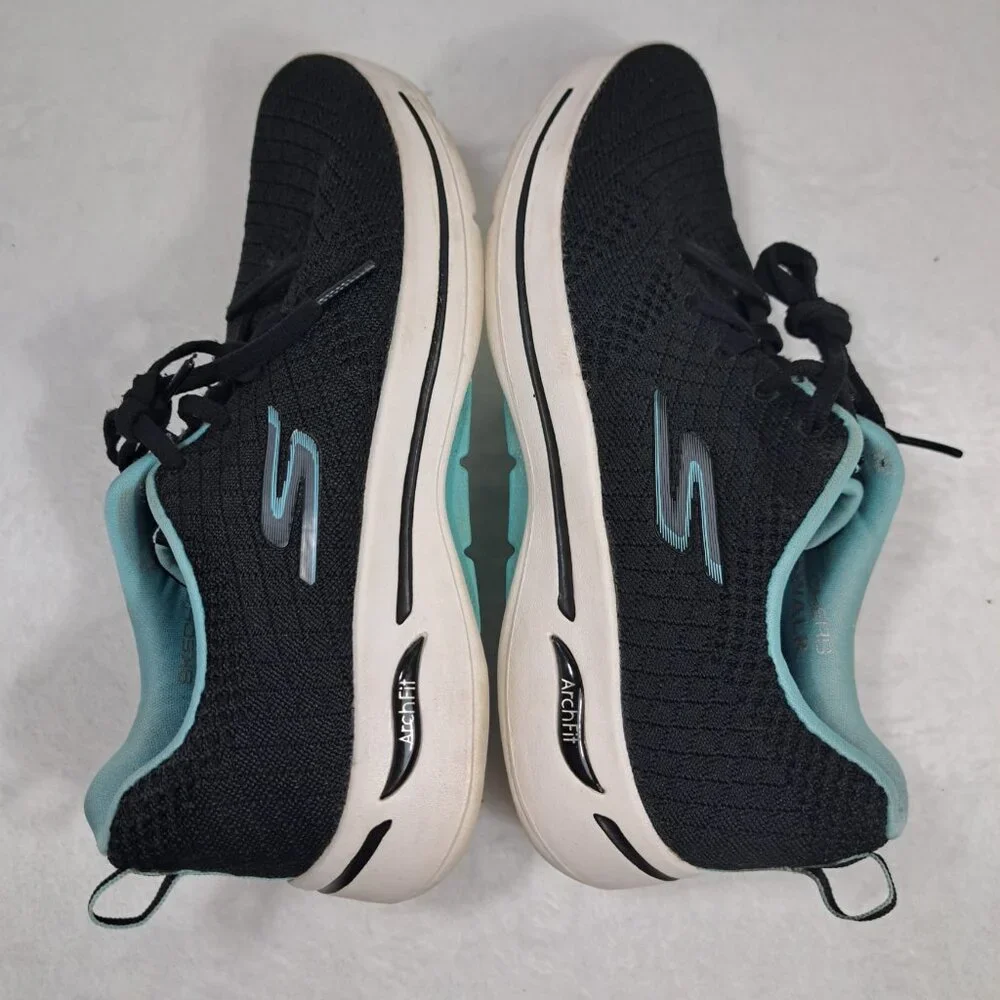 Skechers pre owned